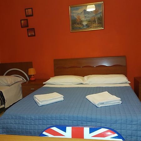 Guesthouse Ava Рим Екстериор снимка