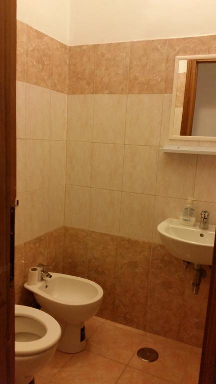 Guesthouse Ava Рим Екстериор снимка