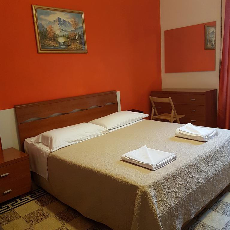 Guesthouse Ava Рим Екстериор снимка